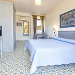 La Scogliera 4*