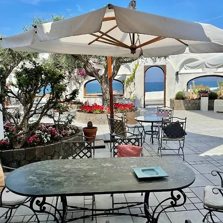 Hotel La Scogliera 4*