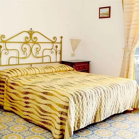 Otel La Scogliera