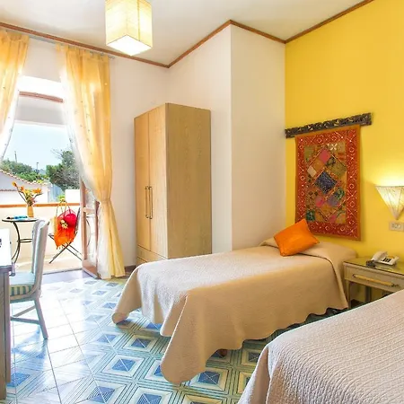 Hotel La Scogliera 4*