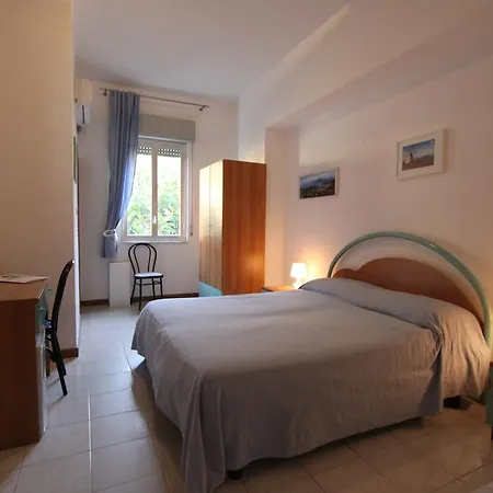 ホテル La Scogliera Forio di Ischia