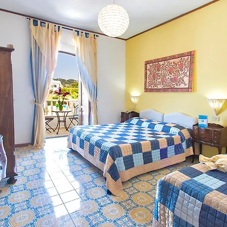 La Scogliera Hotel 4*