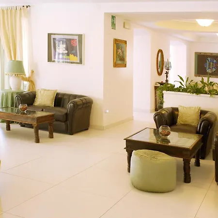 Hotel La Scogliera 4*