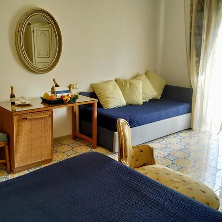 La Scogliera Hotel 4*