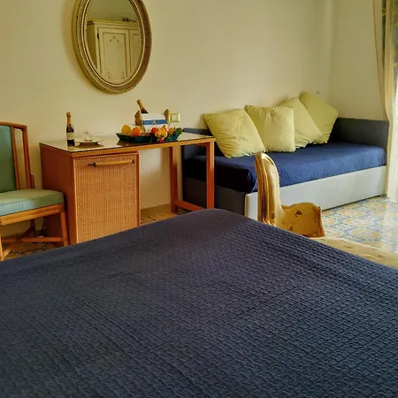 Hotel La Scogliera 4*