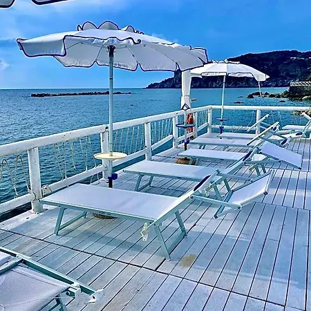 Hotel La Scogliera