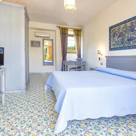 La Scogliera 4*