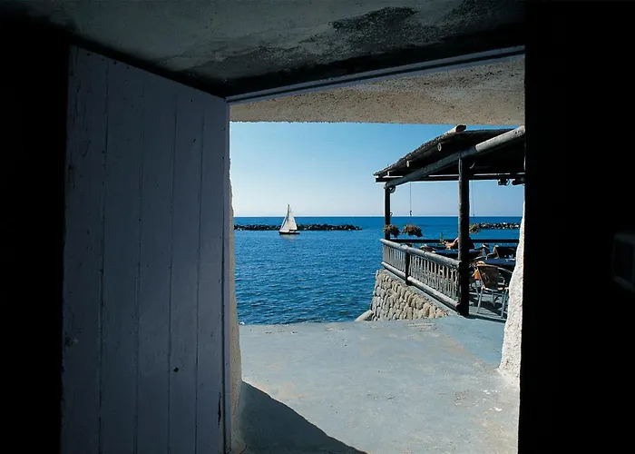 Hotel La Scogliera 4*