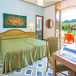 Hotel La Scogliera 4*