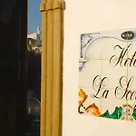 Hotel La Scogliera 4*