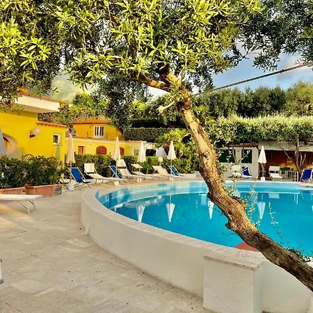 La Scogliera Hotel 4*
